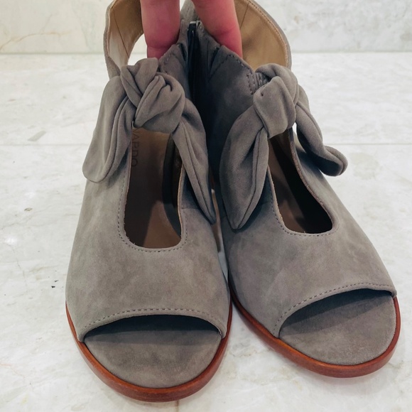 BERNARDO {6.5} Booties Gray Suede Knotted "Luna" - Picture 6 of 10
